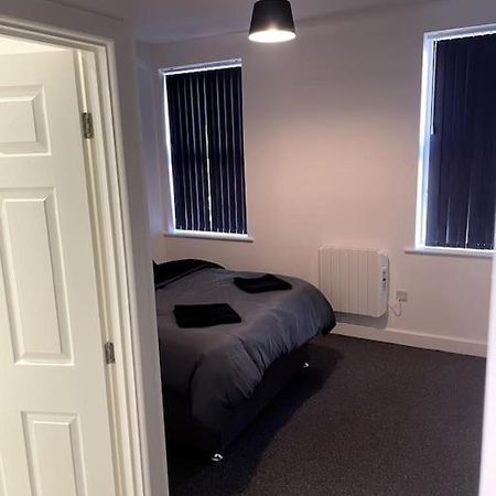 דרבי #4Bs 1 Bed Serviced Apartment מראה חיצוני תמונה