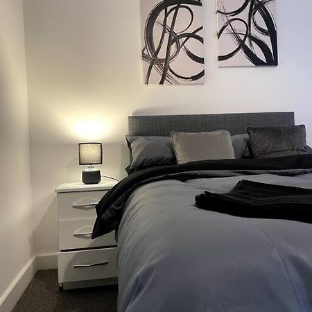 דרבי #4Bs 1 Bed Serviced Apartment מראה חיצוני תמונה