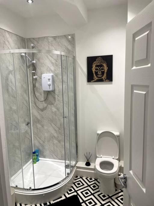 דרבי #4Bs 1 Bed Serviced Apartment מראה חיצוני תמונה