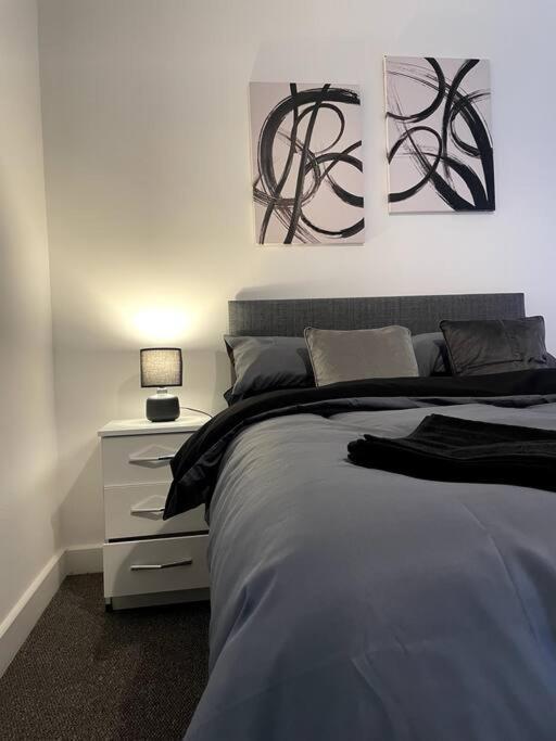 דרבי #4Bs 1 Bed Serviced Apartment מראה חיצוני תמונה