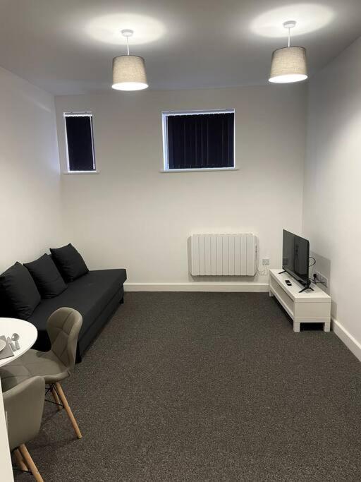 דרבי #4Bs 1 Bed Serviced Apartment מראה חיצוני תמונה