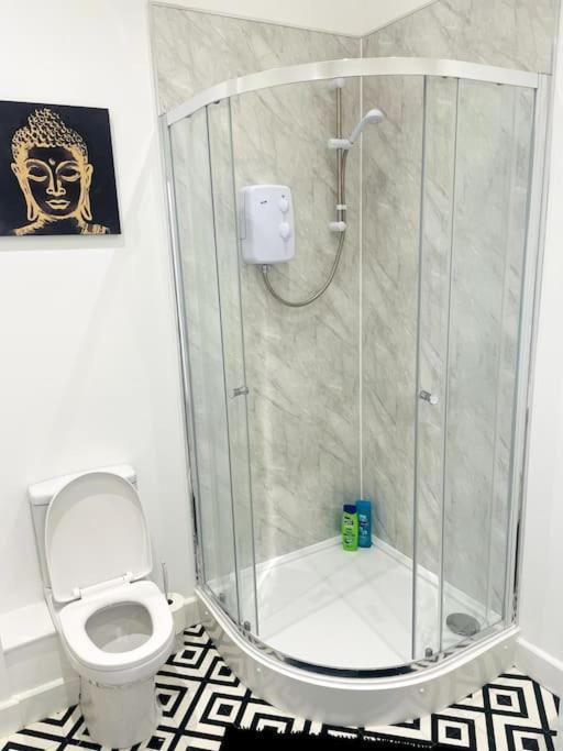 דרבי #4Bs 1 Bed Serviced Apartment מראה חיצוני תמונה